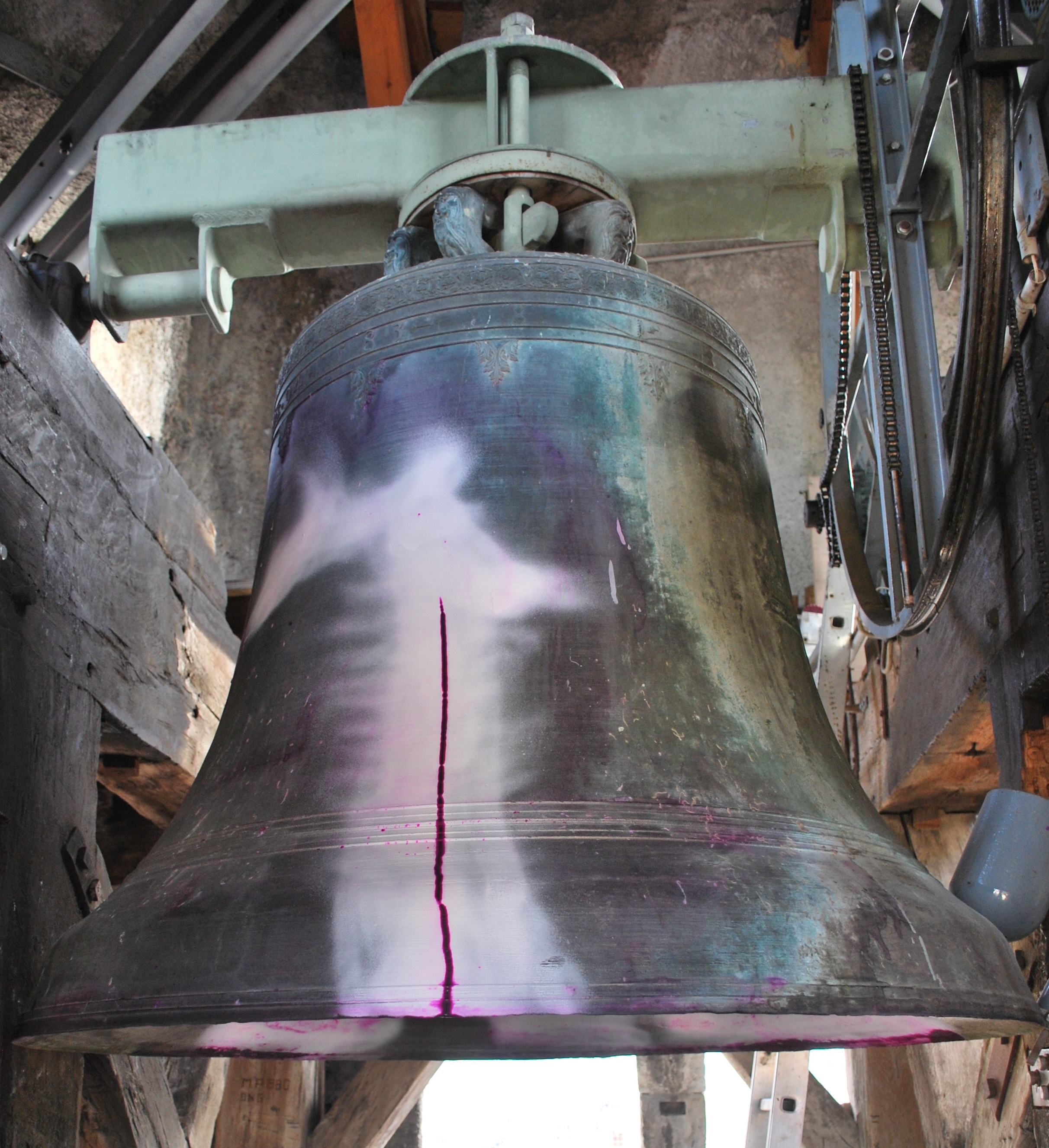 Glocke mit Riss